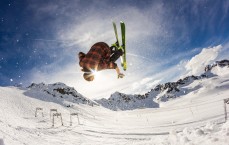 爱游戏-西甲保级风云，巴伦西亚主场迎生死对决，马洛卡客场出击稳固积分榜优势