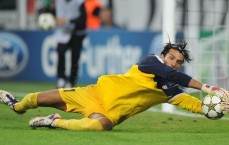 旅美小将张博源激战顶级强校遭遇严峻考验 持球与协防暴露短板篮板拼抢显进步