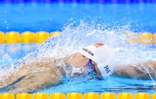 内讧危机！卢指导暴怒摔板泄愤 小卡冷漠踢飞 快船更衣室裂痕惊现赛场