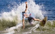 爱游戏网站_西甲周一焦点对决，巴列卡诺迎战皇家贝蒂斯，防守坚韧与边路锐气定胜负