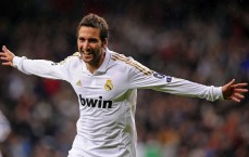 疯狂交易风暴！湖人篮网酝酿史诗级多人大交换，艾顿处境堪忧