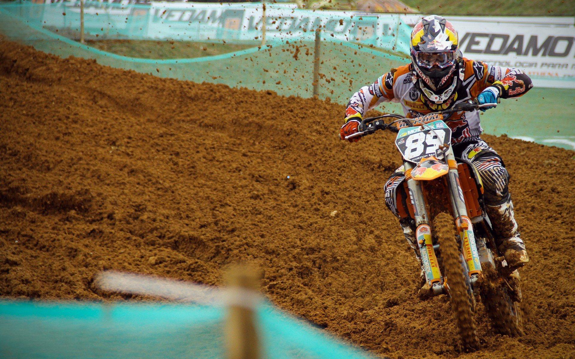 索博斯洛伊任意球绝杀引热议，足坛黄金记忆再度苏醒